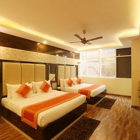 Plazzo Hotel Ню Делхи Екстериор снимка