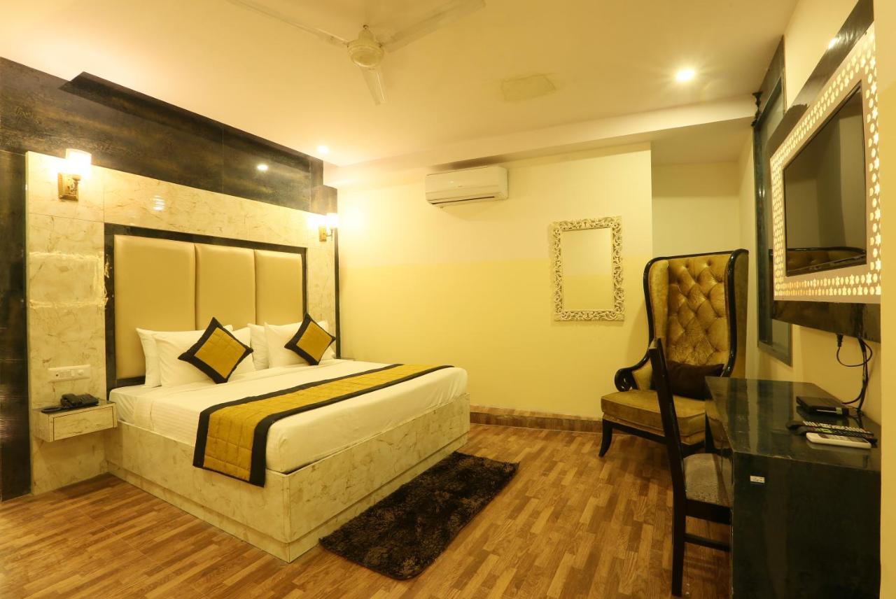 Plazzo Hotel Ню Делхи Екстериор снимка