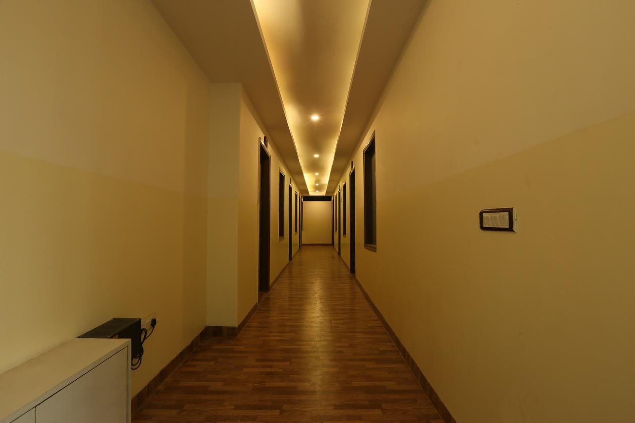 Plazzo Hotel Ню Делхи Екстериор снимка