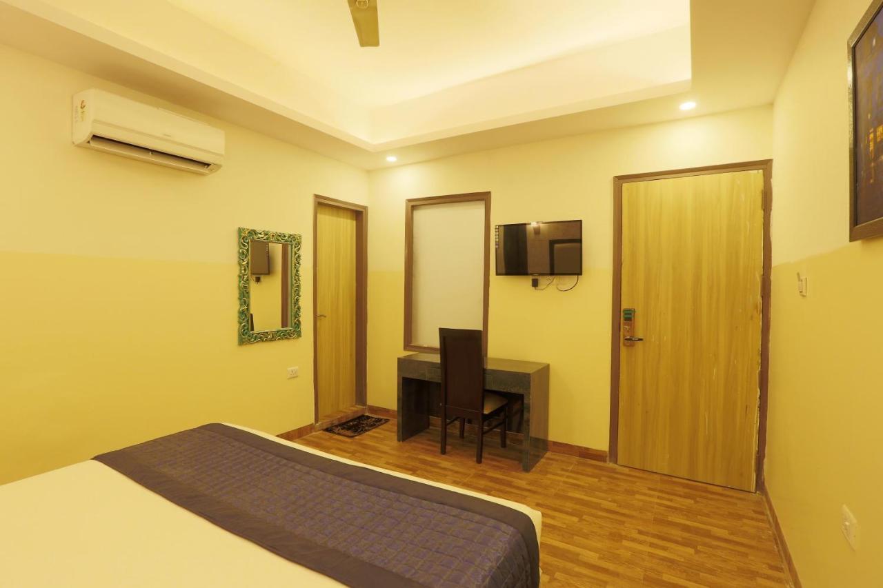 Plazzo Hotel Ню Делхи Екстериор снимка
